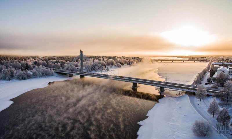 Jätkänkynttilä bridge in Rovaniemi on a frosty winter morning