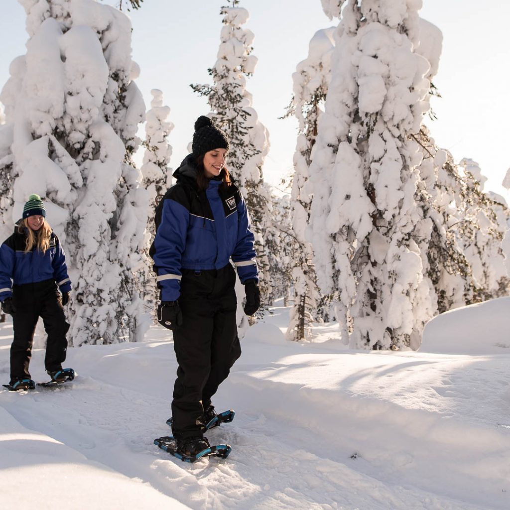 Rovaniemi: Winter Clothing Rental with Snow Boots and Gloves