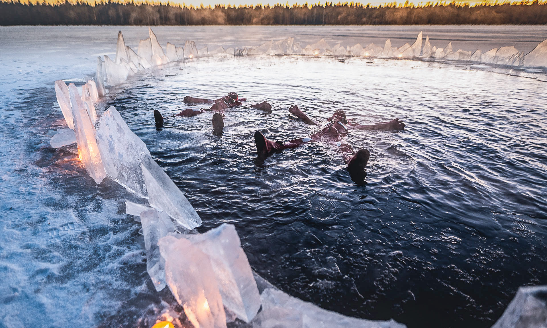 Rovaniemi activities – Aurora ice floating. Wild Nordic Finland @wildnordicfinland