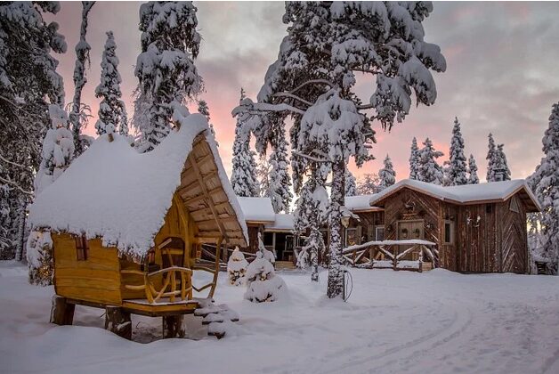 Santa's Workshop in Elves Village - Elves Village (3)